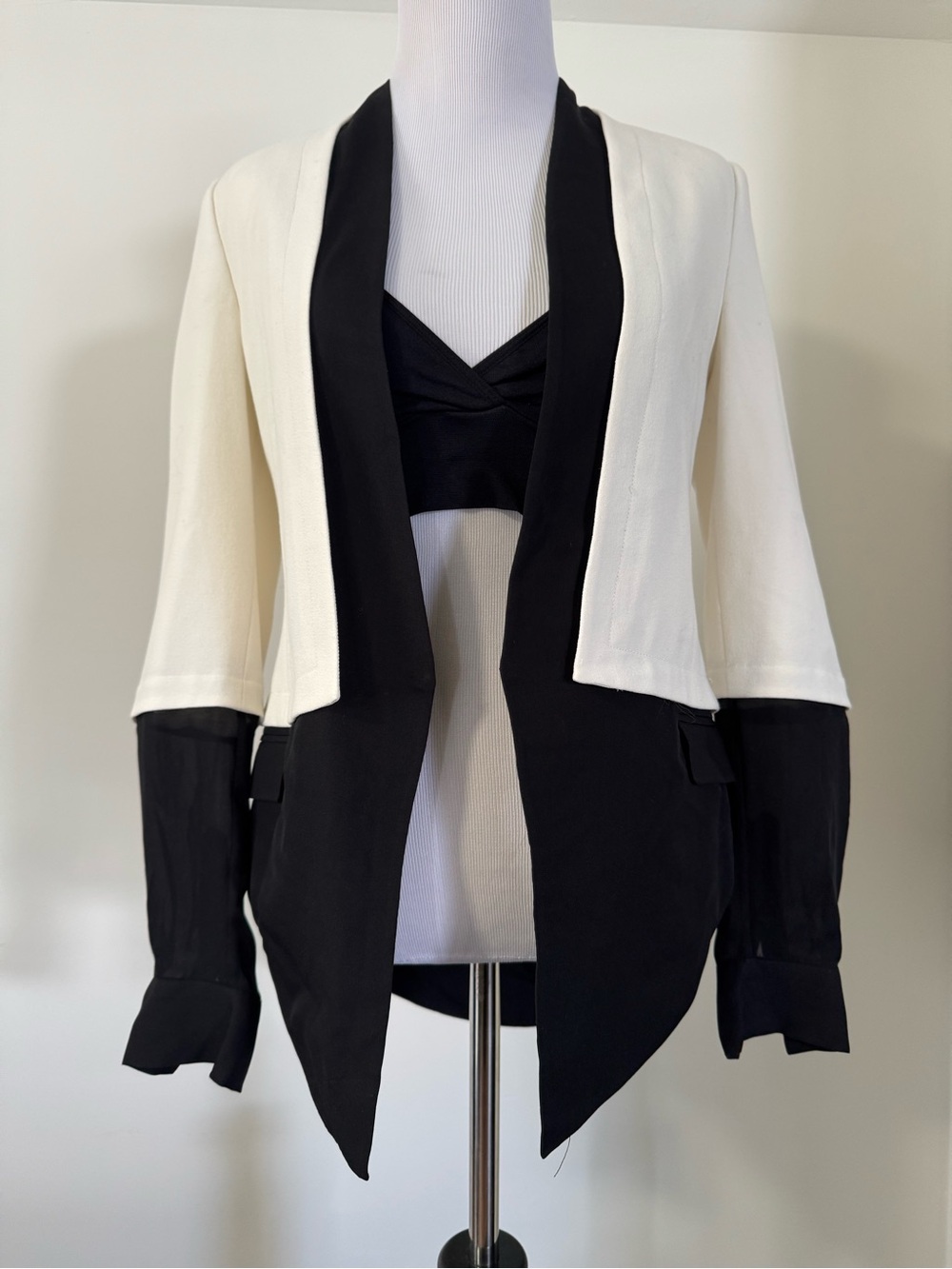 NWT Womens Haute Hippe Two-Tone Black & White Open Front Blazer size 0